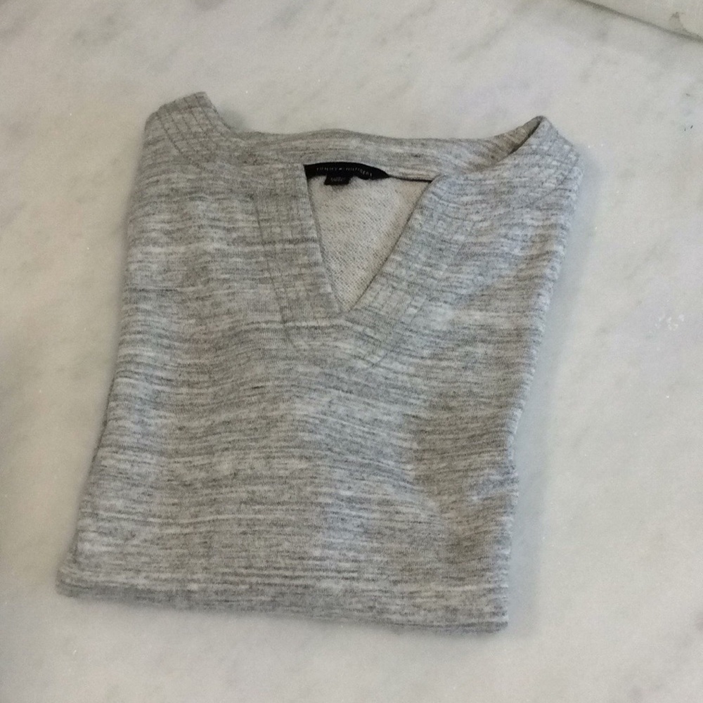 Women’s grey short sleeve Hilfiger sweatshirt XL